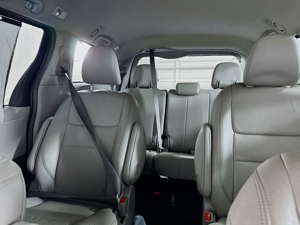 Used 2019 Toyota Sienna XLE image 21
