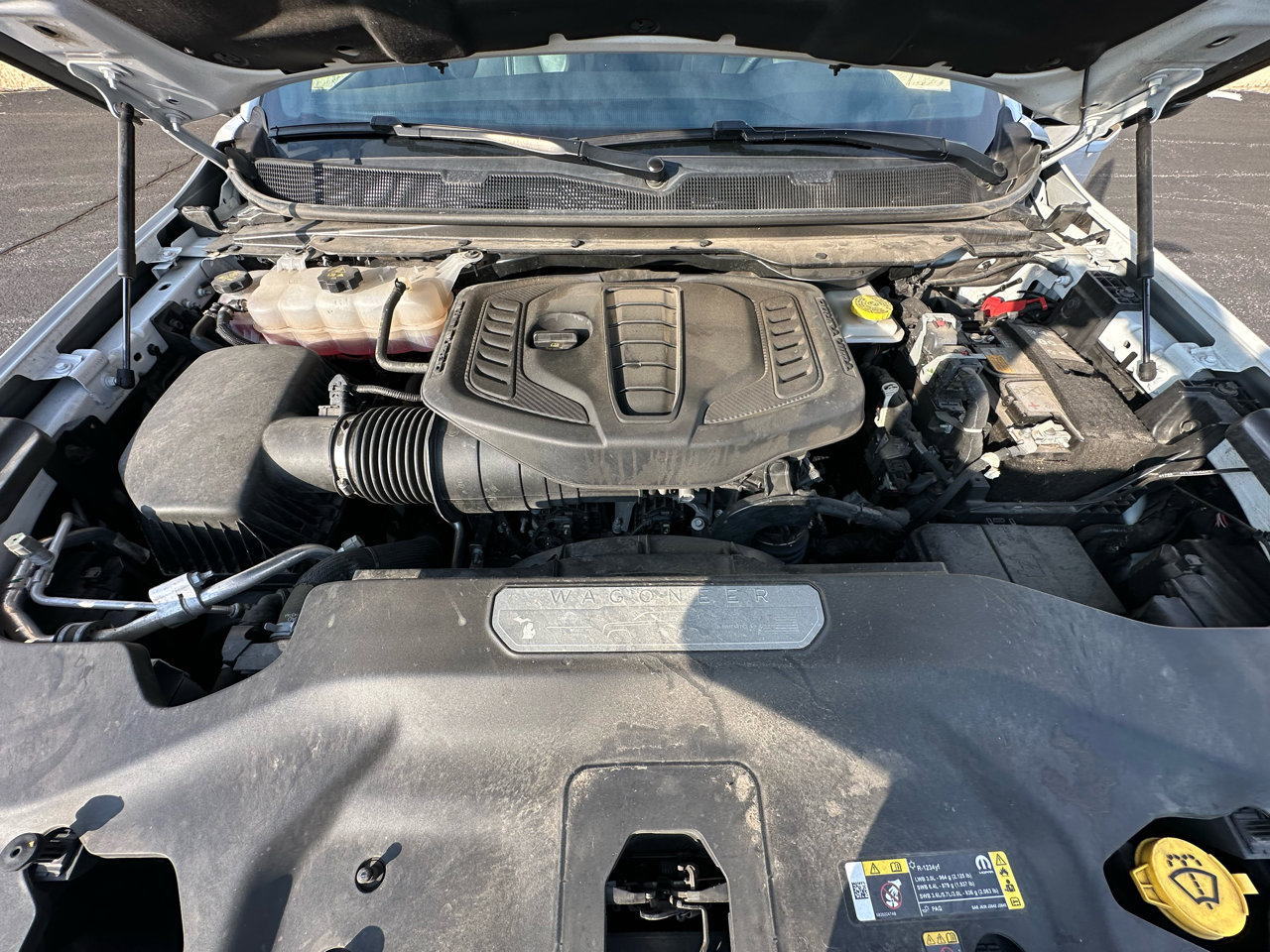 Used 2024 Jeep Wagoneer Series II w/ Flexible Seating Group image 18