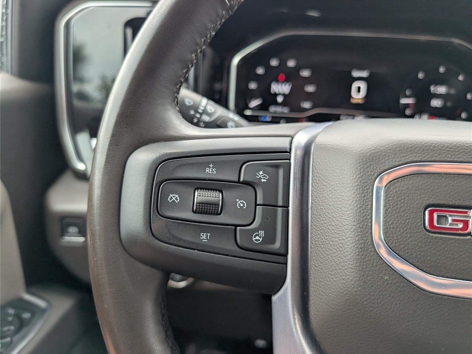 Used 2025 GMC Sierra 1500 SLT AWD/4WD image 23