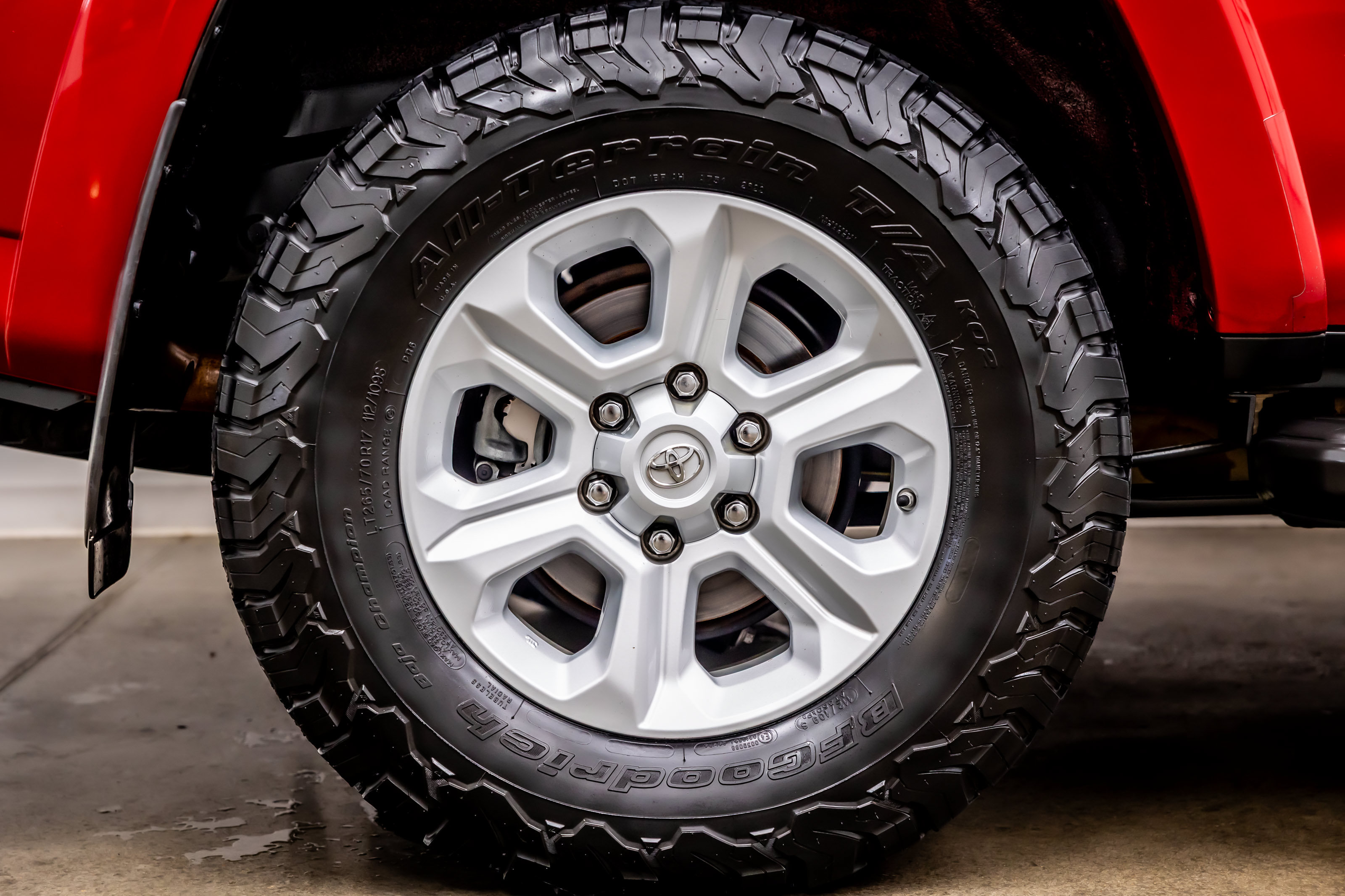 Used 2016 Toyota 4Runner SR5 AWD/4WD image 38