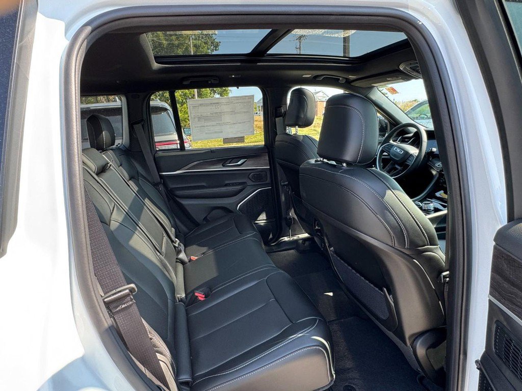New 2025 Jeep Grand Cherokee Limited image 5