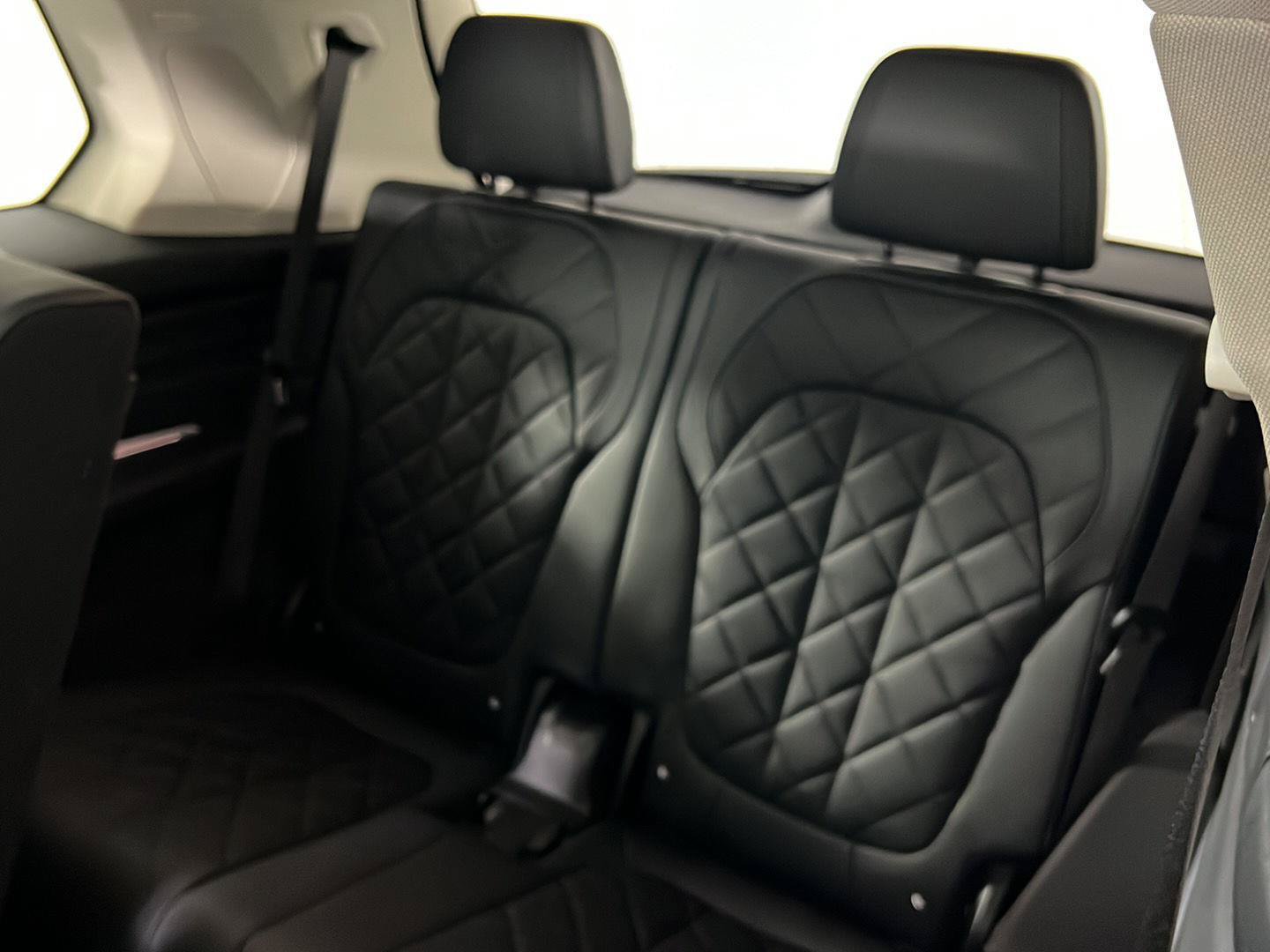 Certified 2024 BMW X7 xDrive40i w/ Premium Package AWD/4WD image 23