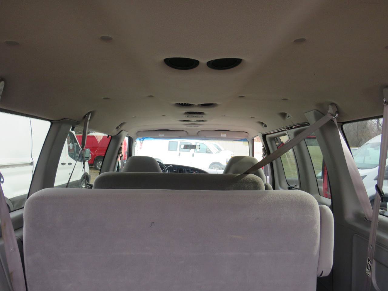 Used 1999 Ford E-150 and Econoline 150 Wagon RWD image 24
