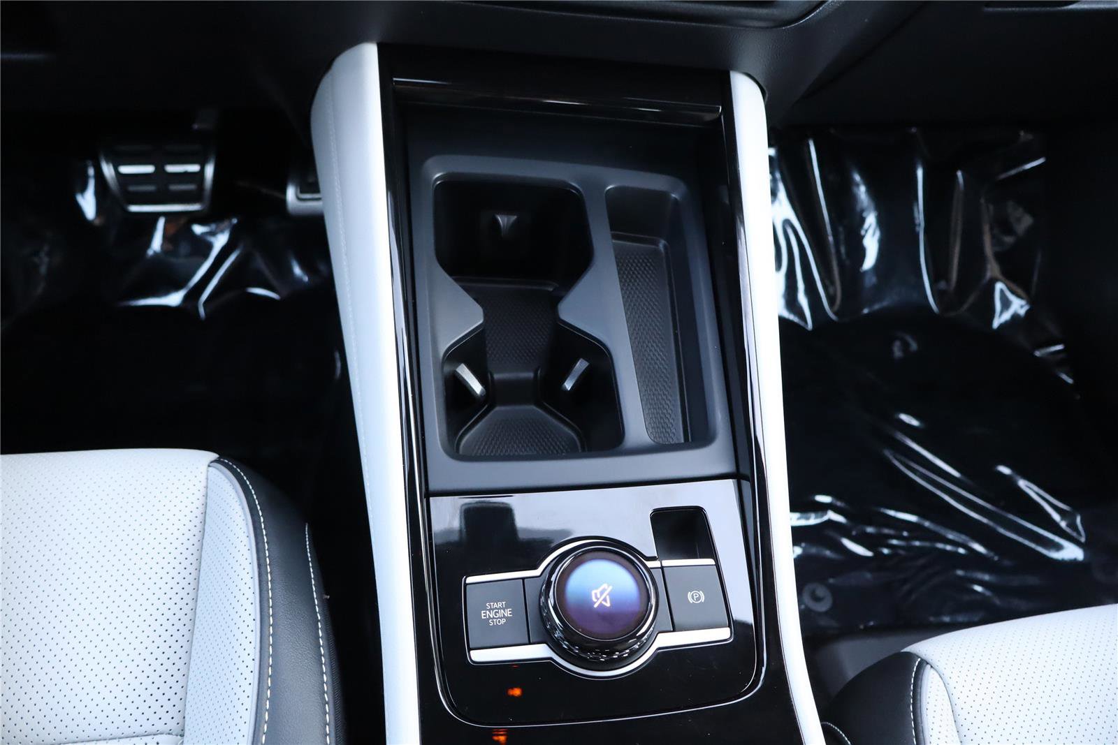 Certified 2025 Volkswagen Tiguan SEL R-Line AWD/4WD image 21