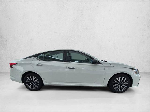 Used 2025 Nissan Altima 2.5 SV FWD image 4