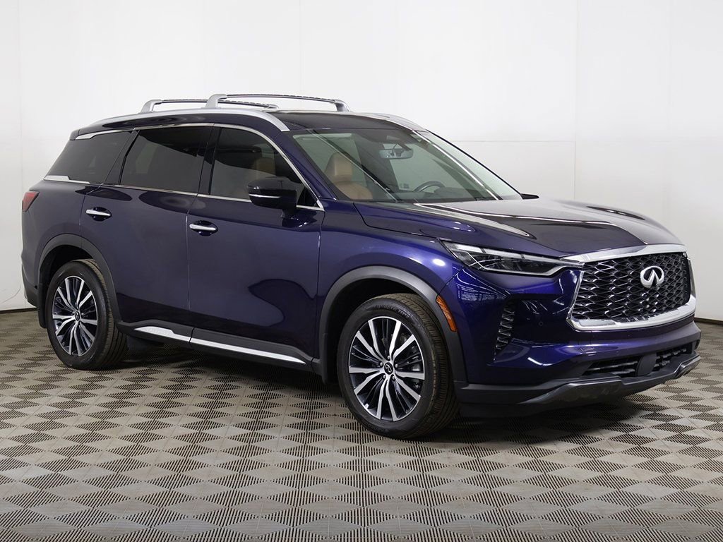 Used 2023 INFINITI QX60 Sensory w/ Cargo Package image 2