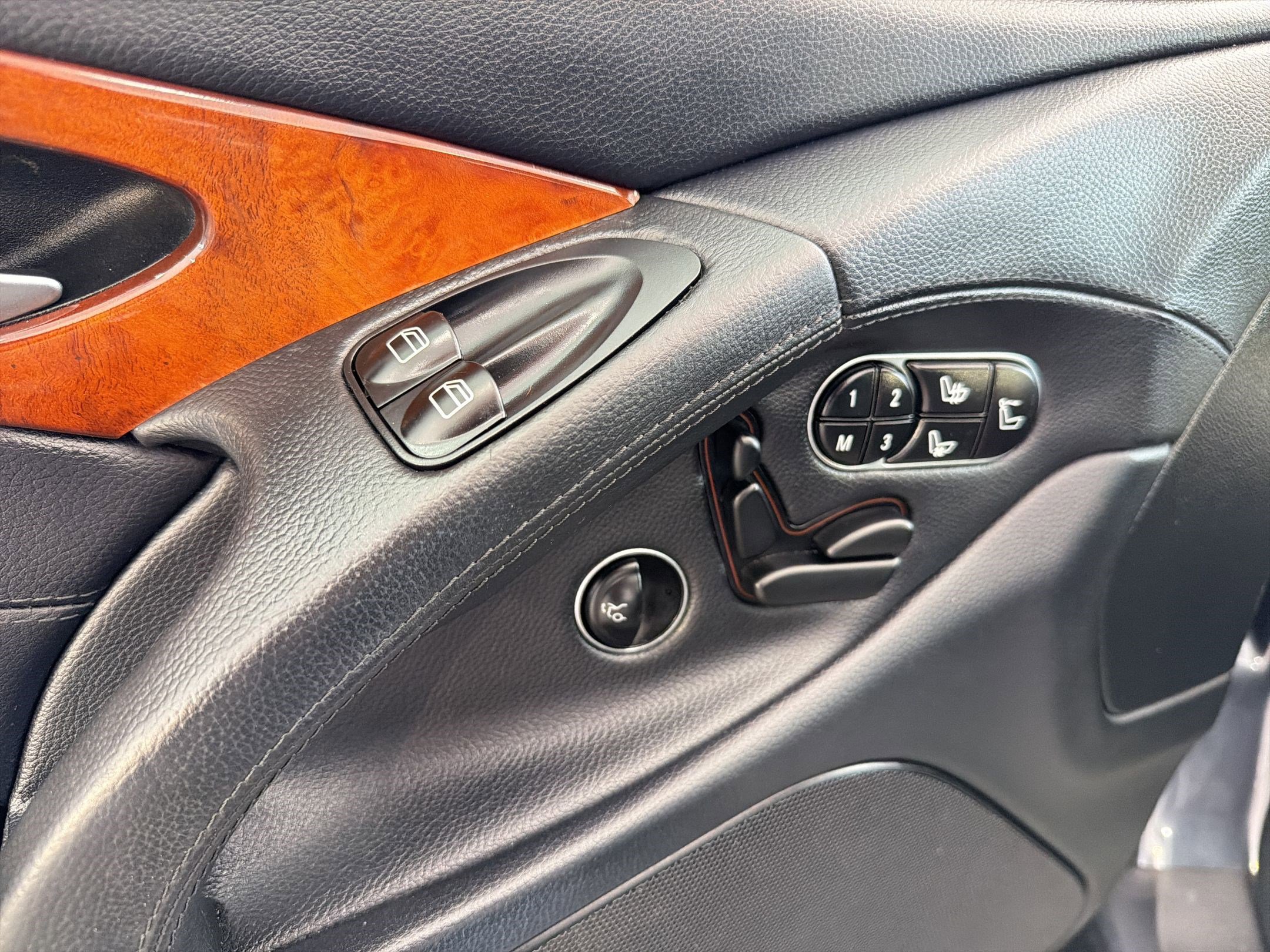 Used 2009 Mercedes-Benz SL 550 image 13