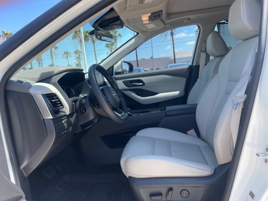 Certified 2023 Nissan Rogue SV w/ SV Premium B Package FWD image 9