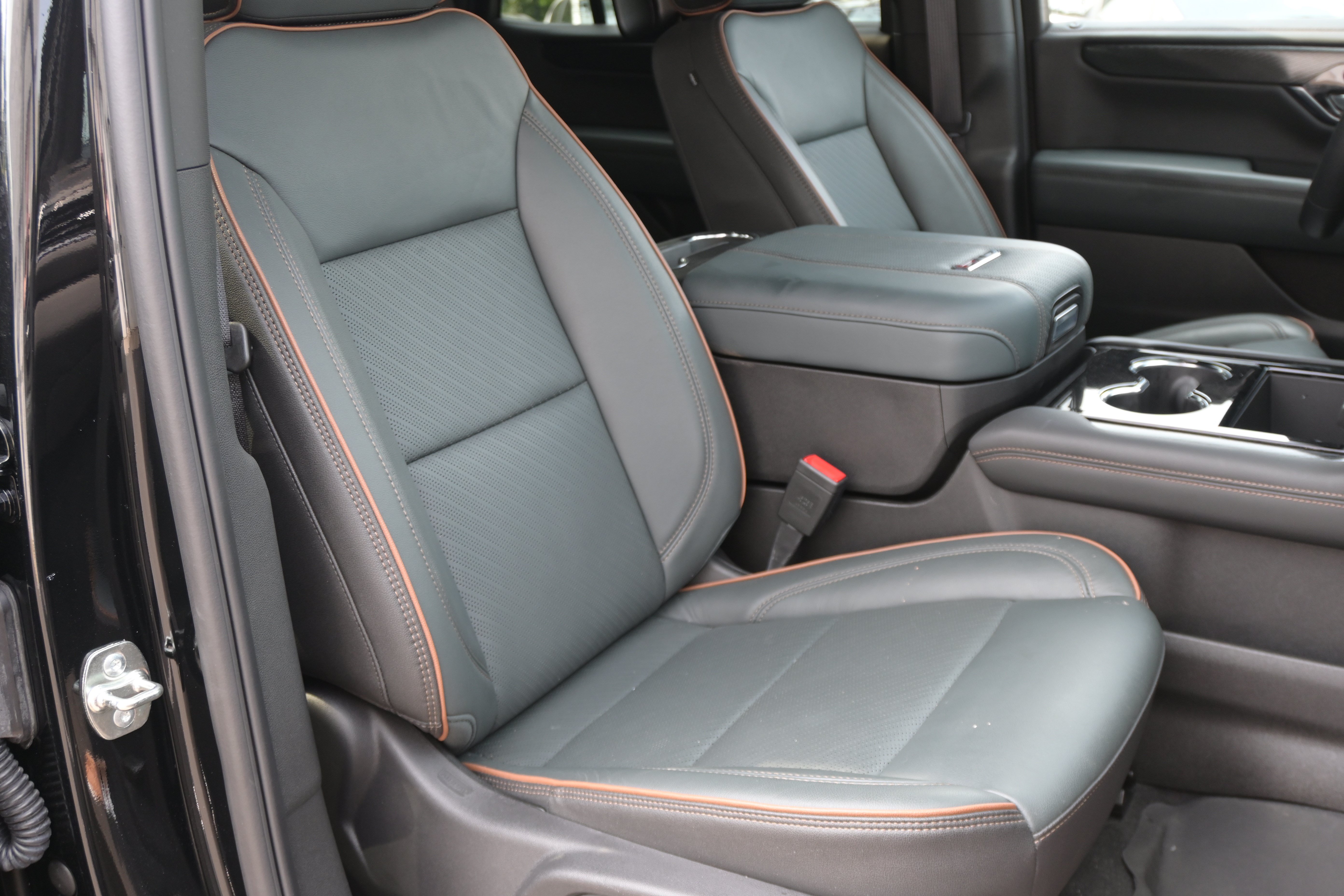 Used 2026 GMC Yukon AT4 w/ AT4 Premium Plus Package AWD/4WD image 35