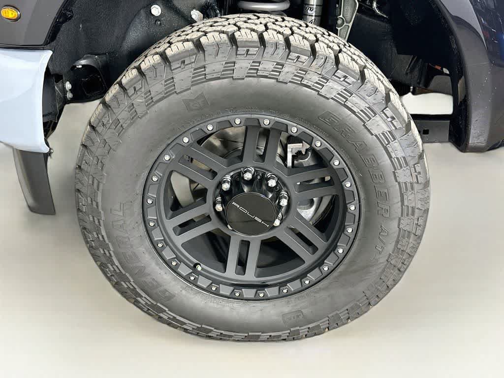 New 2026 Ford F250 Lariat w/ Black Appearance Package AWD/4WD image 8