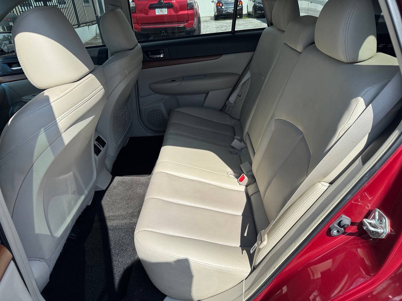 Used 2014 Subaru Outback 2.5i Limited w/ Moonroof Package AWD/4WD image 15