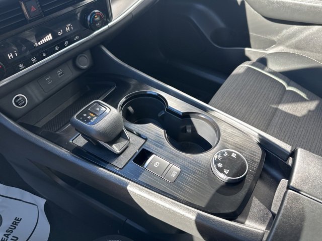 Used 2023 Nissan Rogue SV image 26