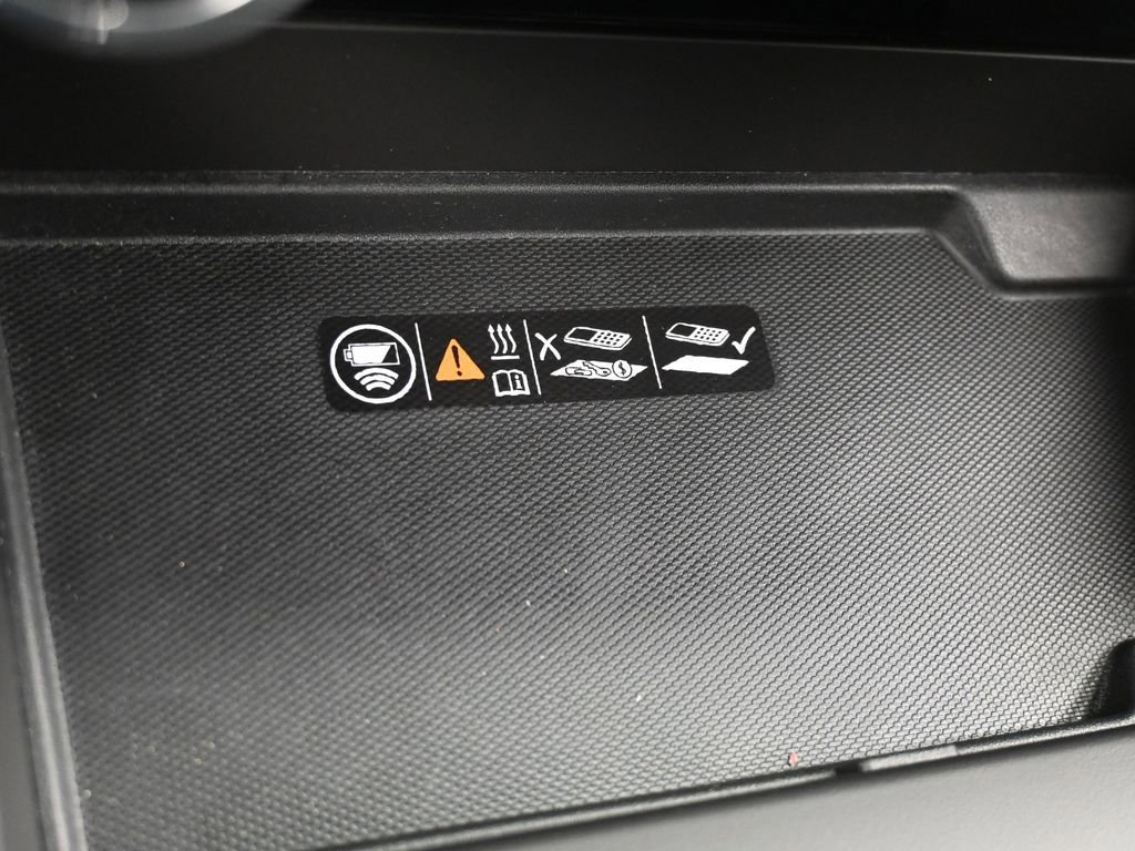 New 2025 Chevrolet Suburban Premier image 26