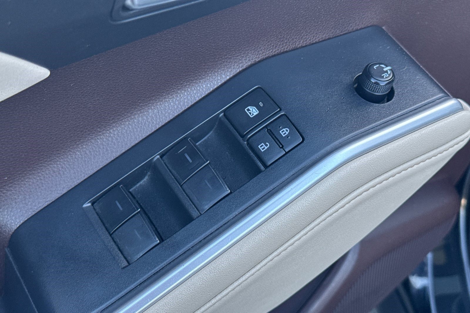 Used 2022 Toyota Highlander XLE AWD/4WD image 14