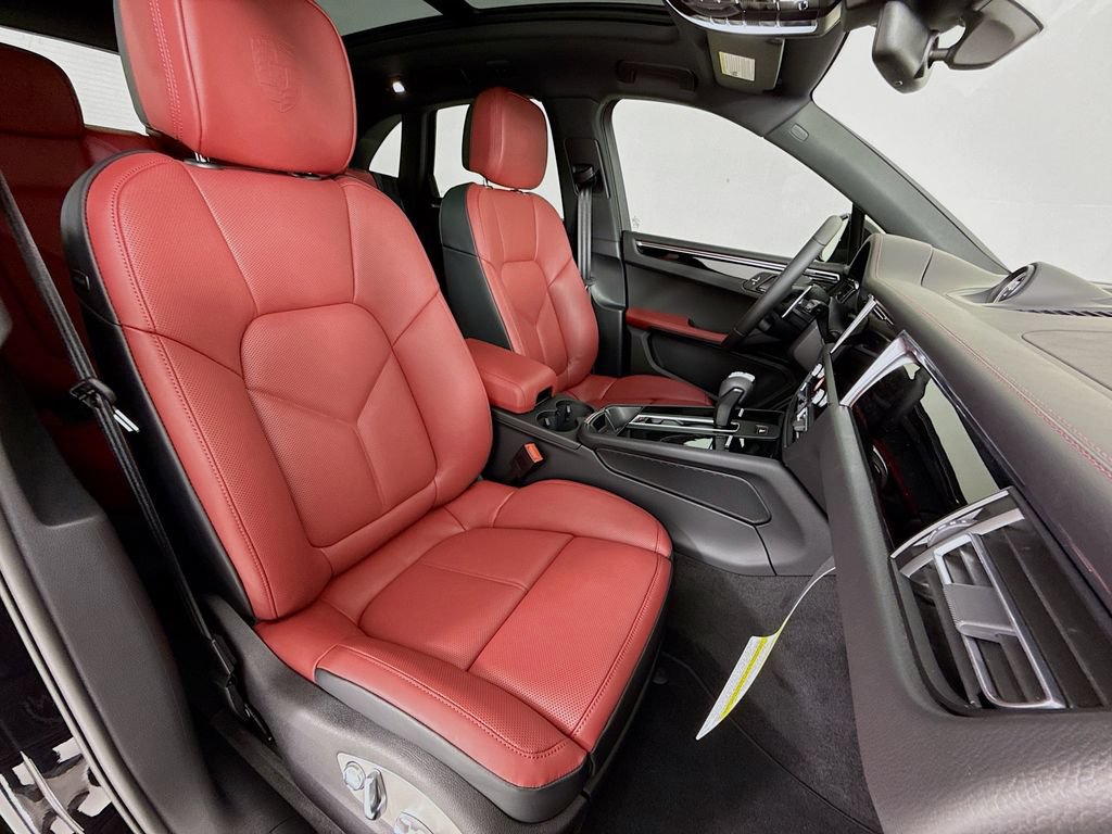New 2026 Porsche Macan AWD/4WD image 31