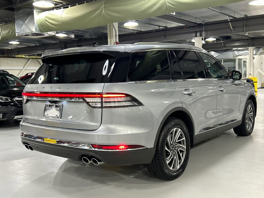 Certified 2023 Lincoln Aviator AWD image 2