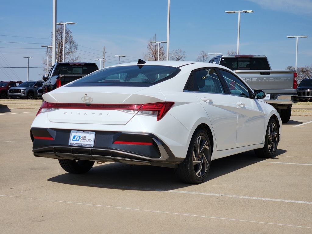 Used 2025 Hyundai Elantra SEL image 9