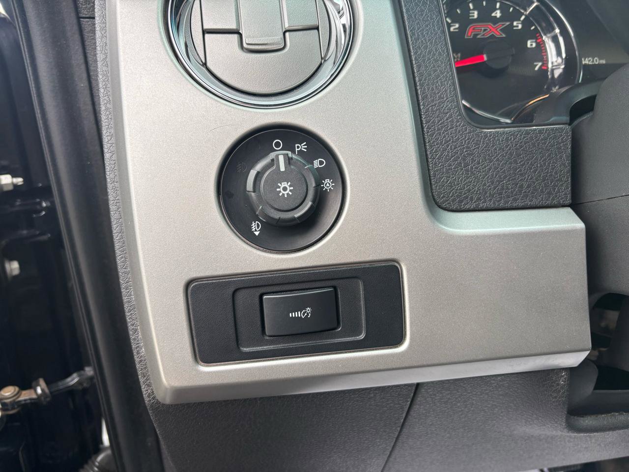 Used 2014 Ford F150 FX4 w/ Equipment Group 402A Luxury AWD/4WD image 18