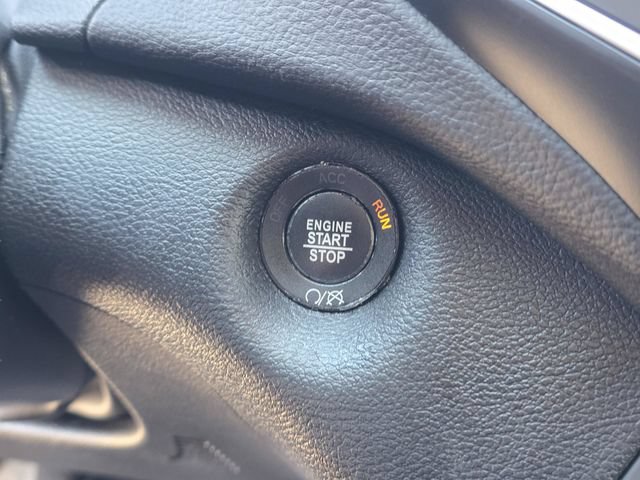 Used 2019 Jeep Cherokee Latitude Plus w/ Comfort/Convenience Group FWD image 34