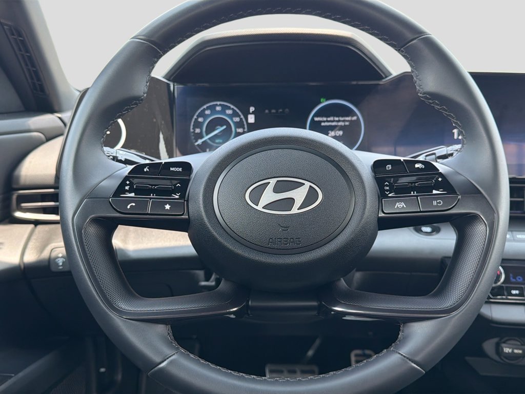 Certified 2025 Hyundai Elantra SEL FWD image 20