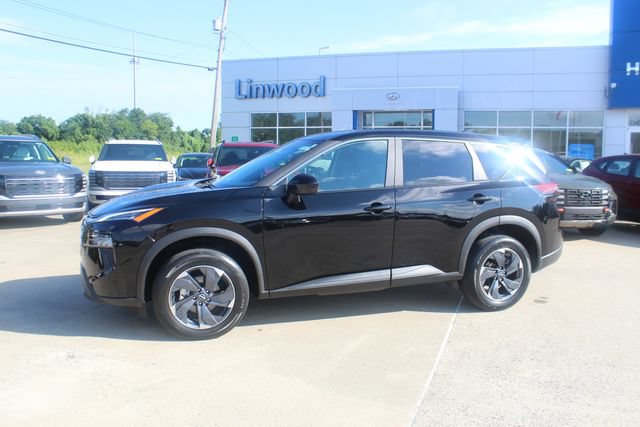 Used 2025 Nissan Rogue SV FWD image 2