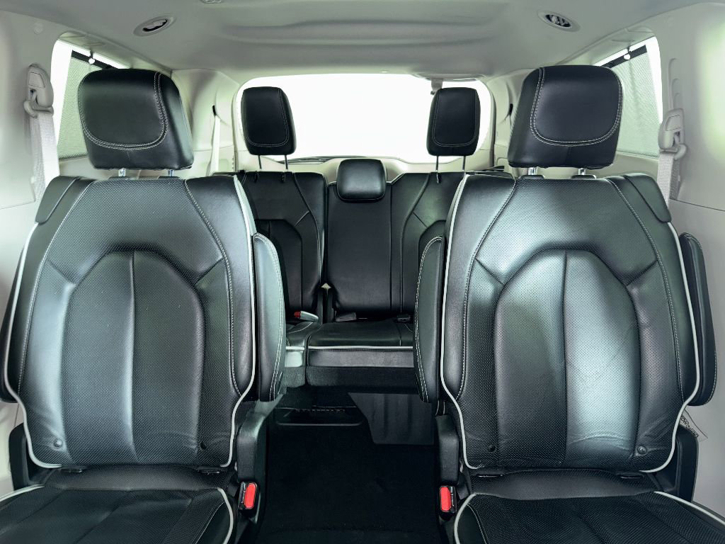 Used 2023 Chrysler Pacifica Limited FWD image 6