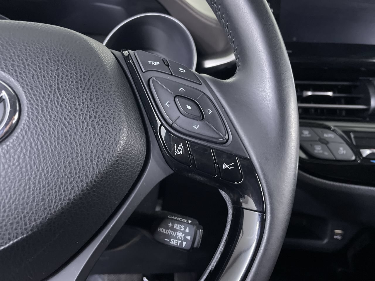 Used 2020 Toyota C-HR Limited FWD image 25