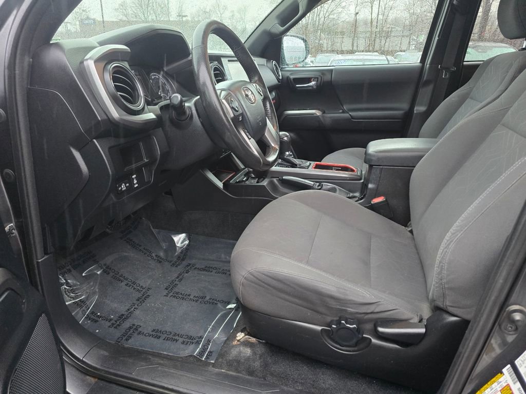 Certified 2016 Toyota Tacoma TRD Off-Road w/ Premium & Technology Package image 14