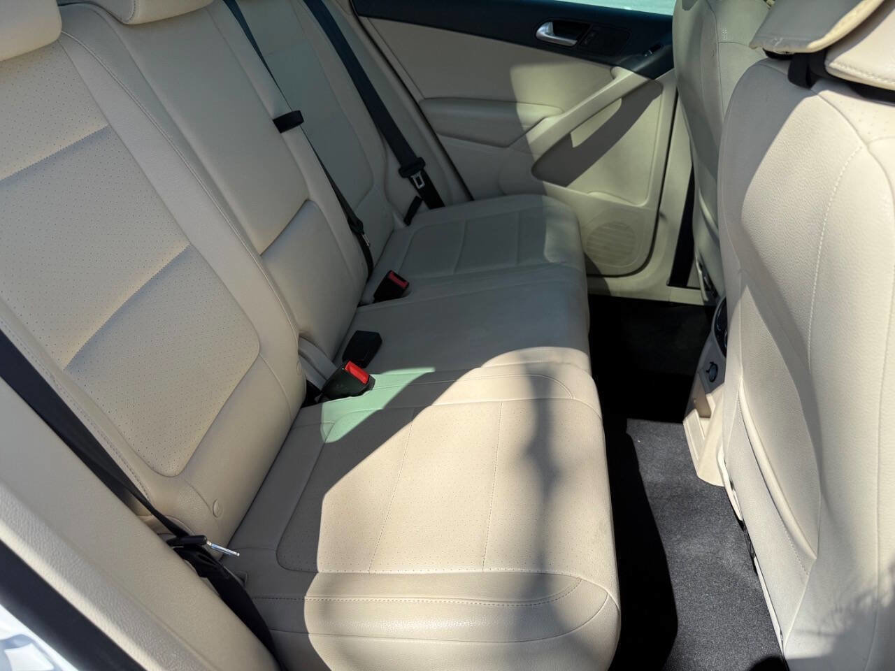 Used 2011 Volkswagen Tiguan S AWD/4WD image 16