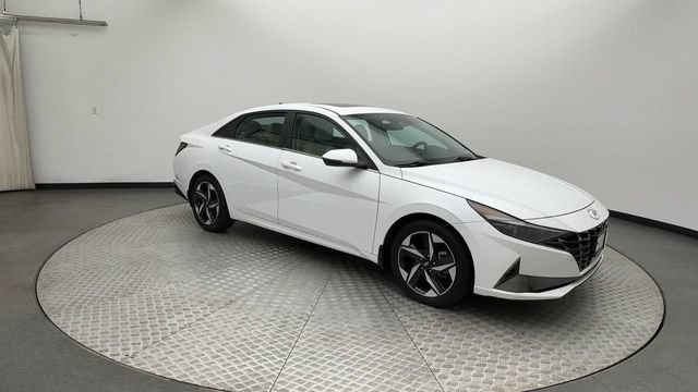 Used 2022 Hyundai Elantra Limited w/ Preferred Accessory Package FWD image 2