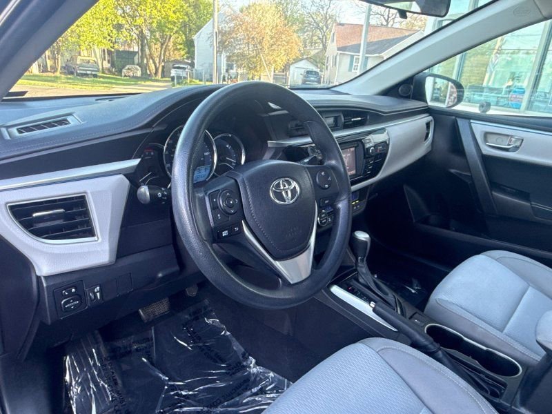 Used 2016 Toyota Corolla LE FWD image 10