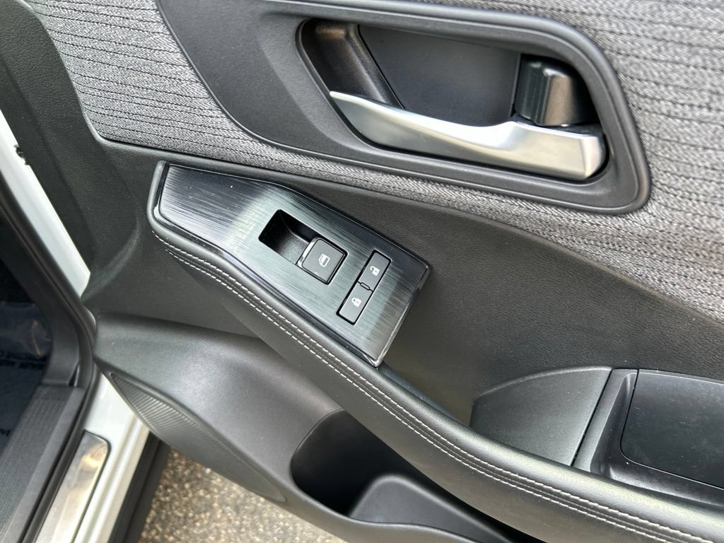 Used 2023 Nissan Rogue SV AWD/4WD image 31