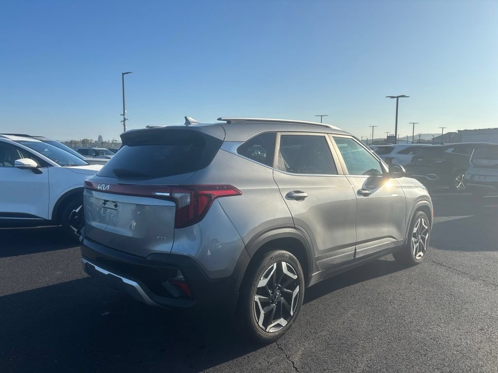 Certified 2024 Kia Seltos SX w/ SX Sunroof Package AWD/4WD image 2