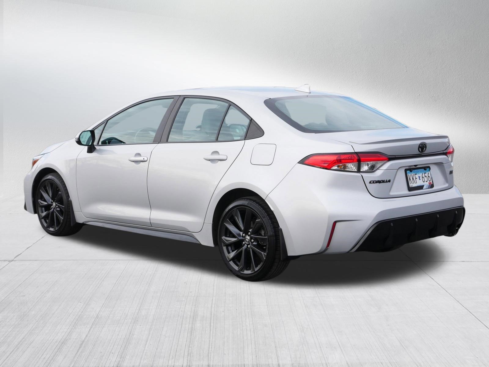 Used 2023 Toyota Corolla SE w/ SE Premium Package image 5