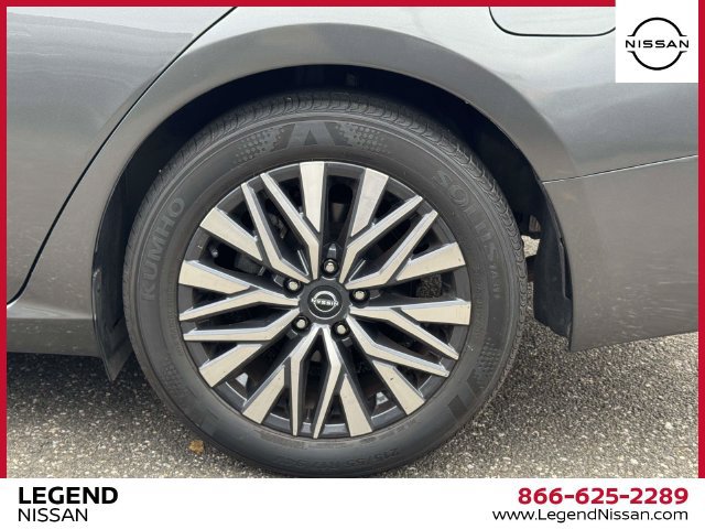 Used 2025 Nissan Altima 2.5 SV FWD image 9