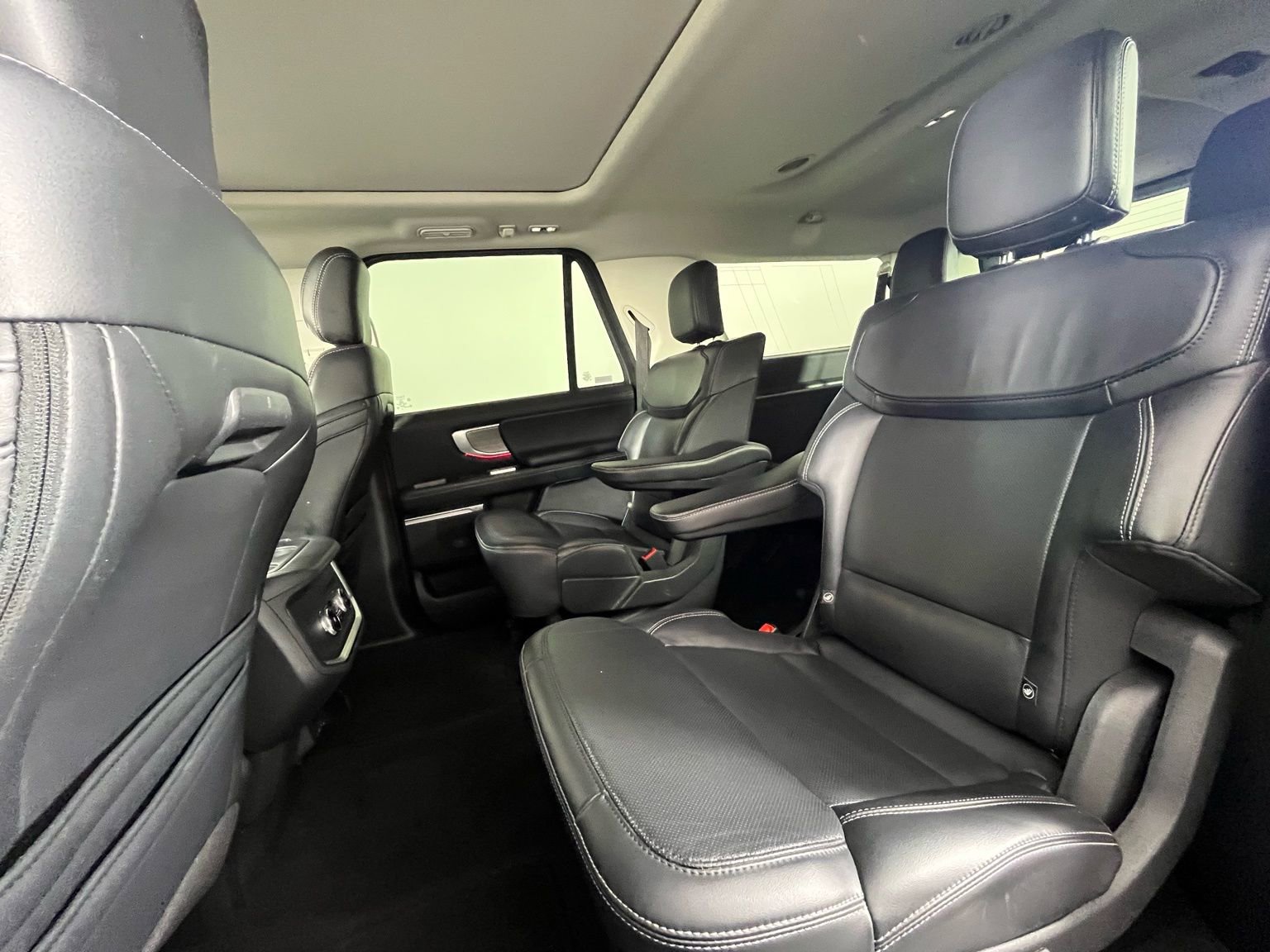 Used 2025 Ford Expedition Max Platinum image 11