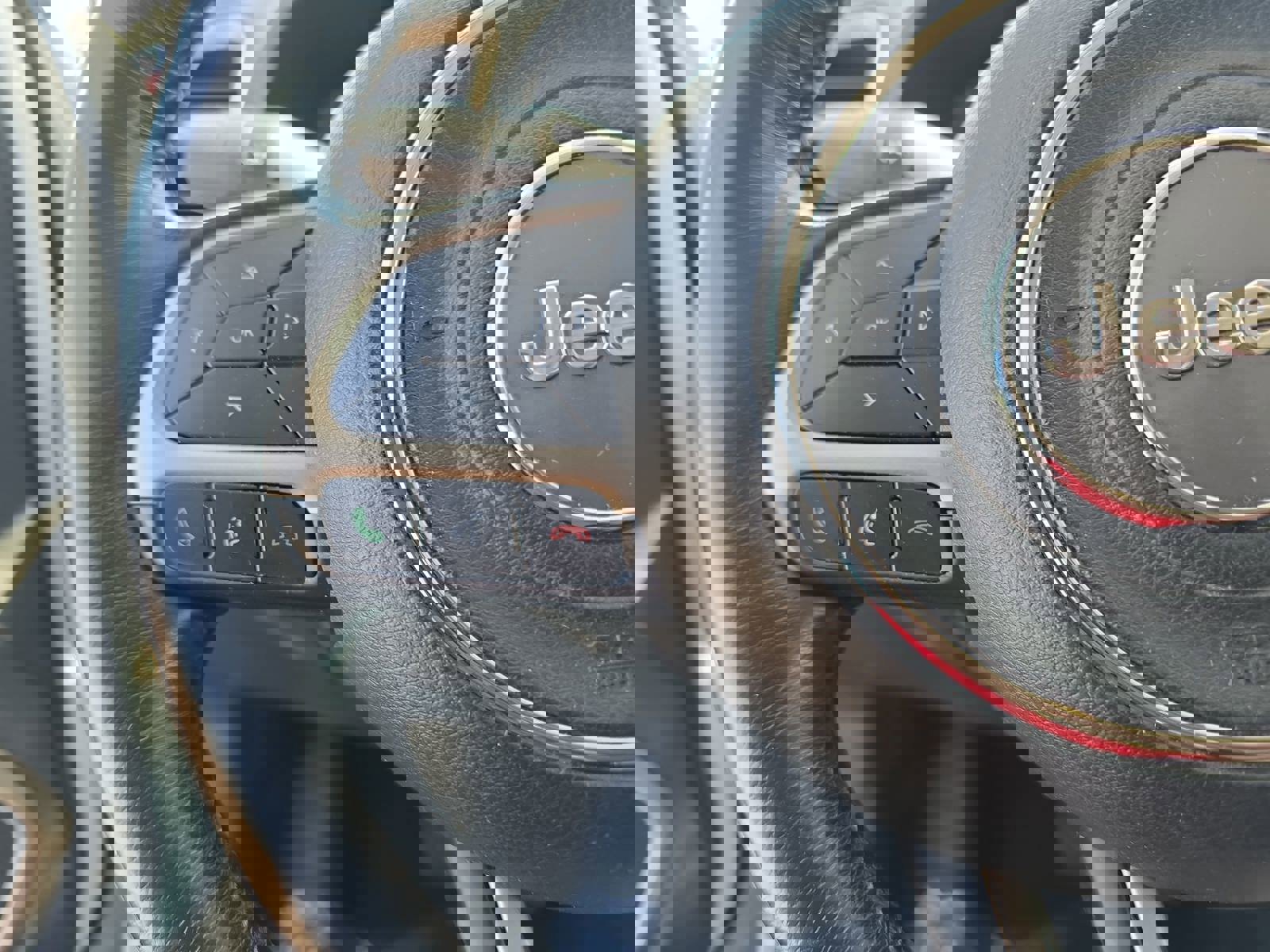 Used 2017 Jeep Renegade Latitude AWD/4WD image 19