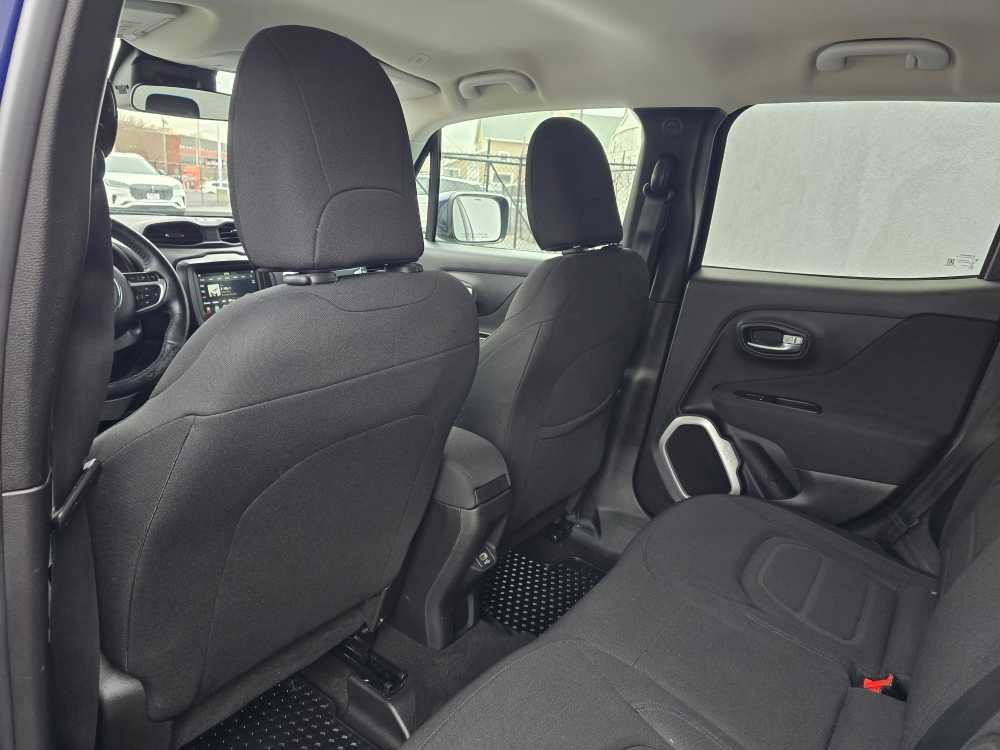 Used 2019 Jeep Renegade Latitude w/ Cold Weather Group AWD/4WD image 24
