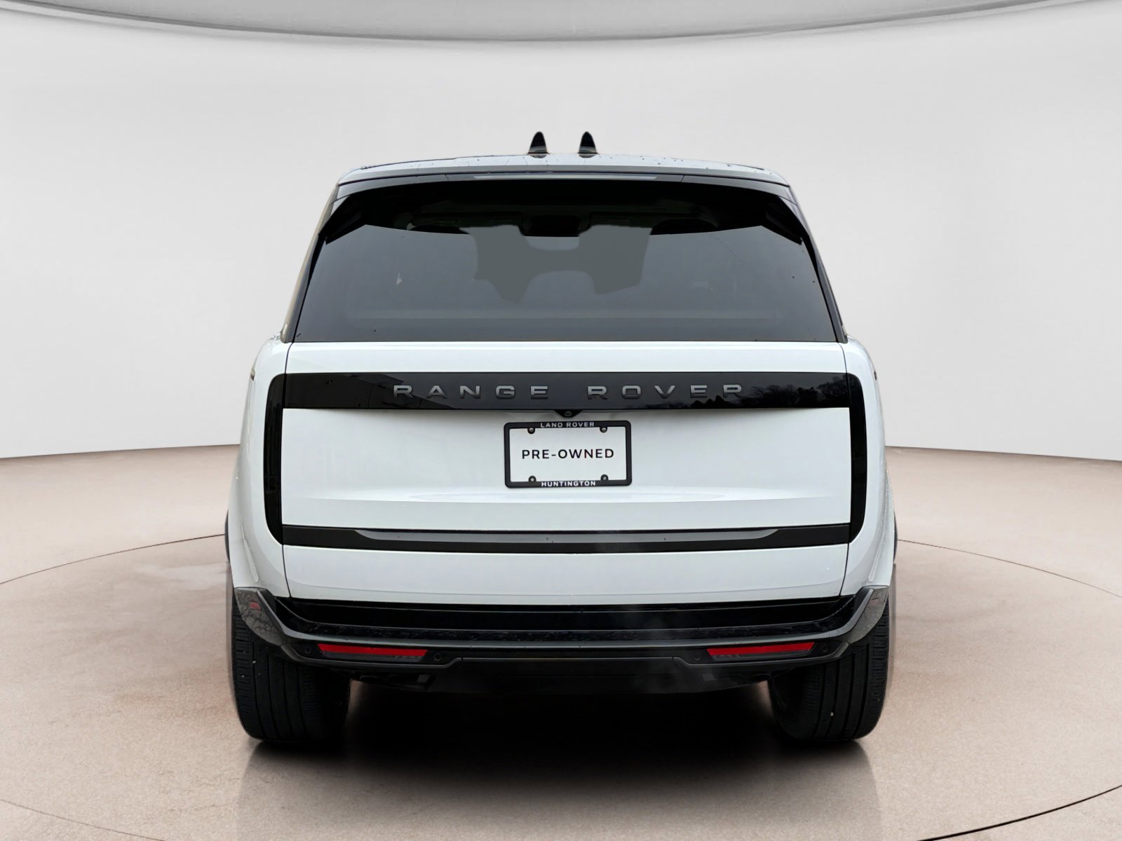 Used 2025 Land Rover Range Rover SE image 4