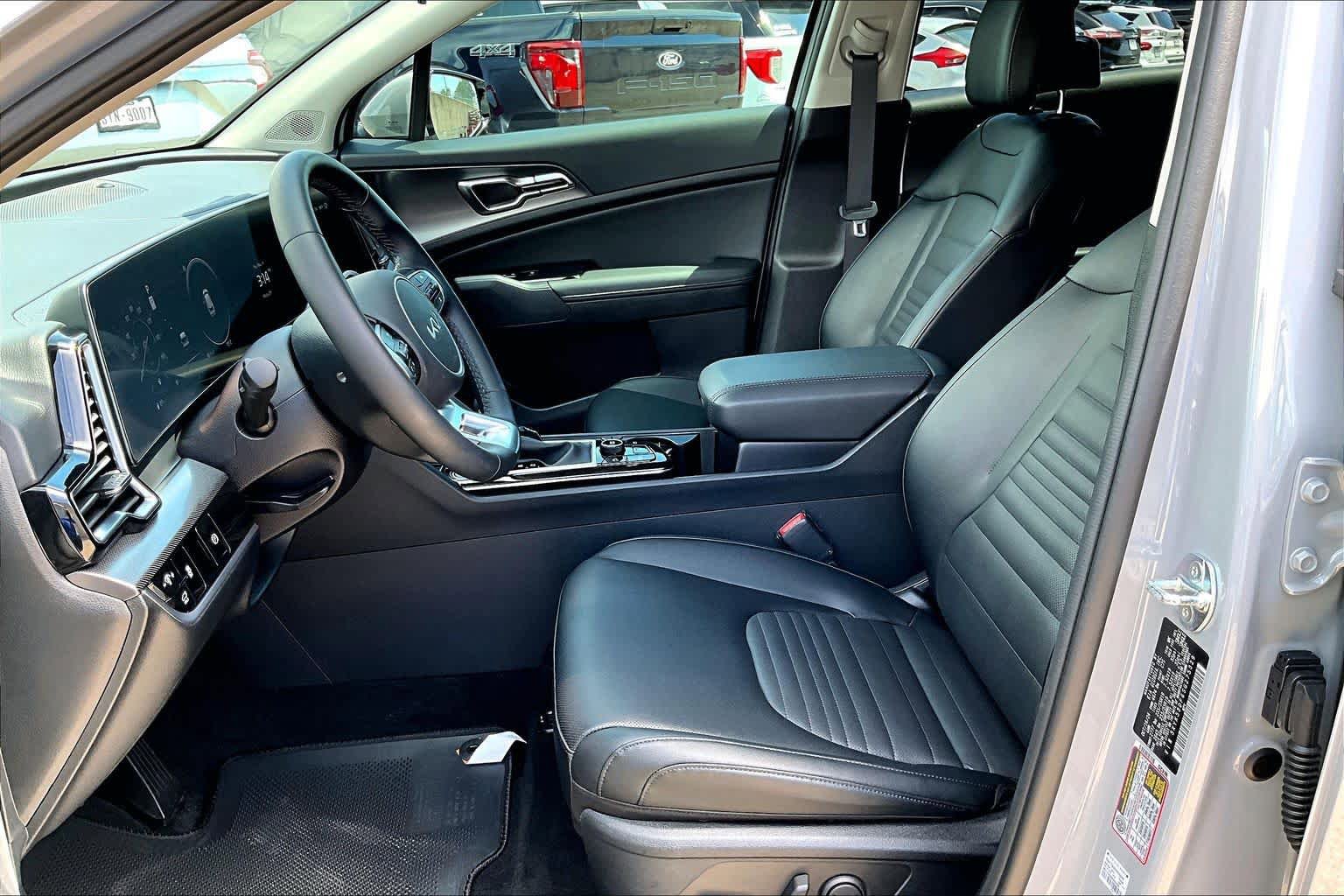 Used 2025 Kia Sportage SX FWD image 8