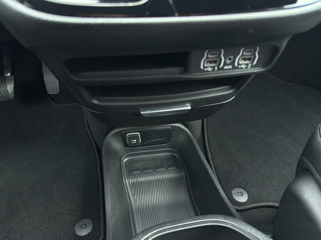 Used 2025 Chrysler Pacifica Select image 19
