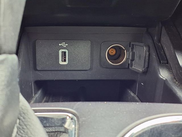 Used 2018 Ford Explorer XLT w/ Equipment Group 202A FWD image 15