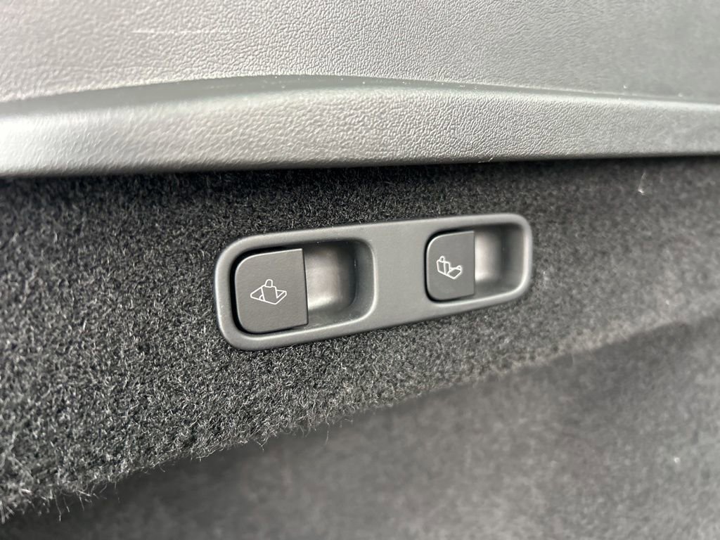 Used 2025 Tesla Model Y Long Range image 45