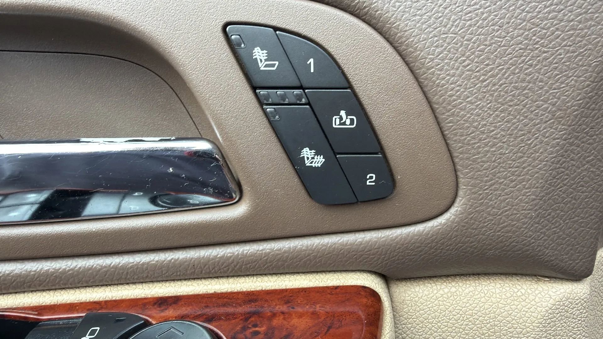 Used 2011 GMC Sierra 2500 SLT w/ SLT Convenience Package image 20