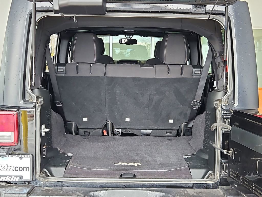 Used 2017 Jeep Wrangler Unlimited Rubicon w/ Connectivity Group image 24