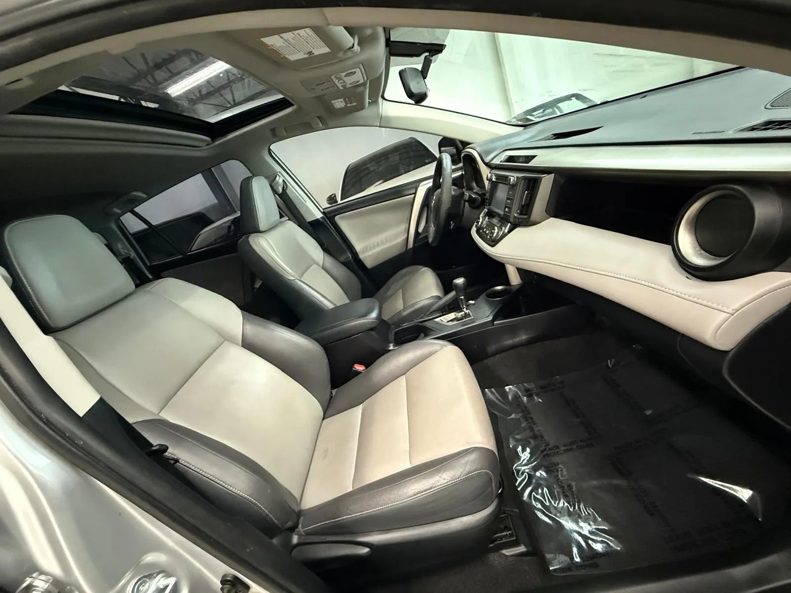 Used 2015 Toyota RAV4 Limited image 32