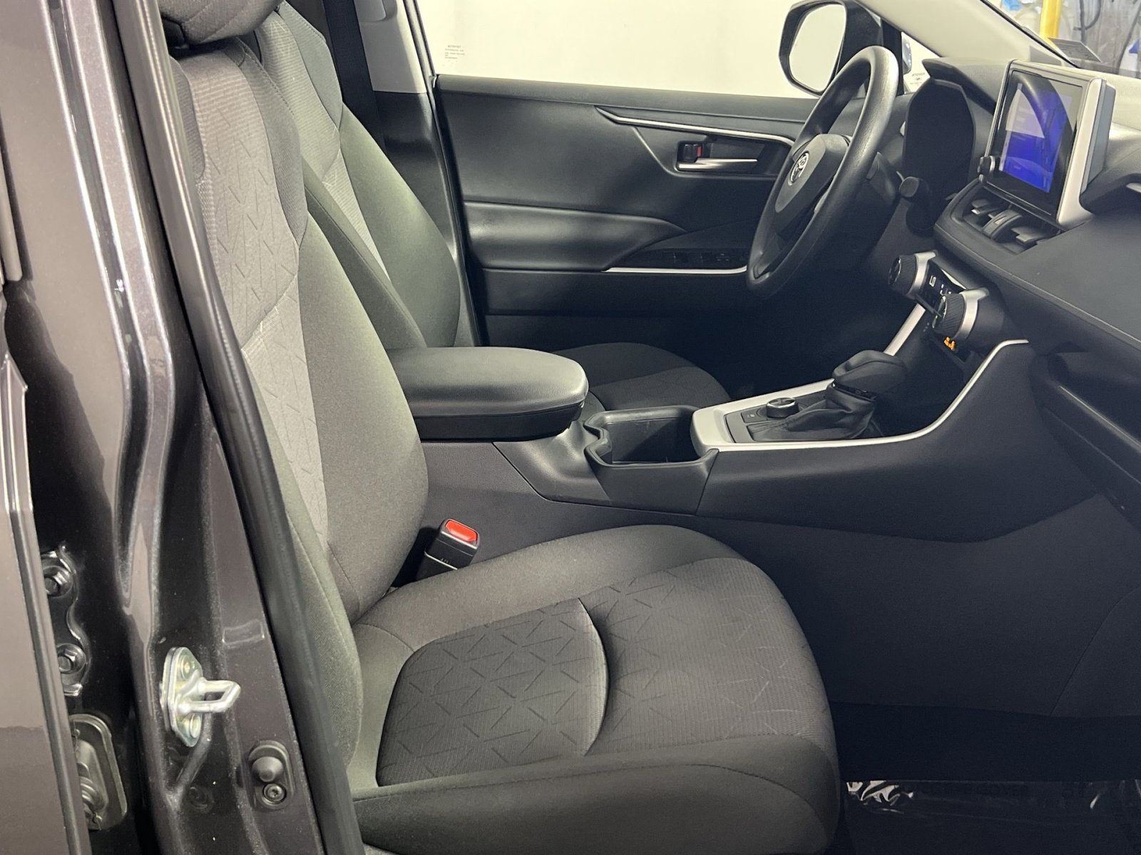 Used 2025 Toyota RAV4 XLE image 28