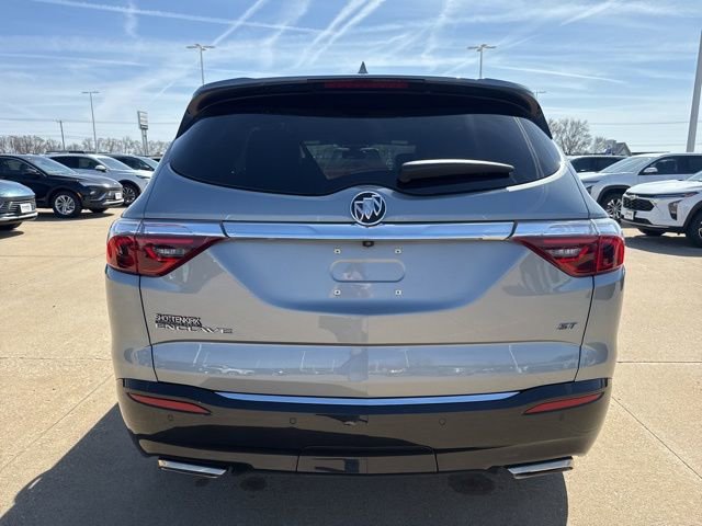 Used 2024 Buick Enclave Essence w/ Sport Touring Edition image 4