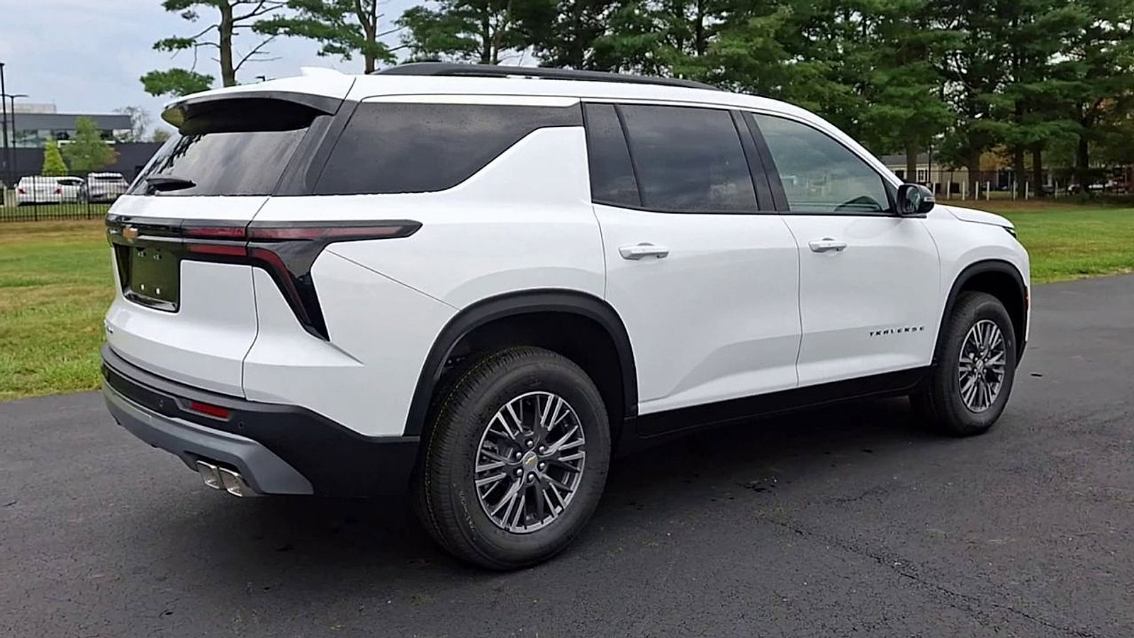 New 2026 Chevrolet Traverse LT image 3