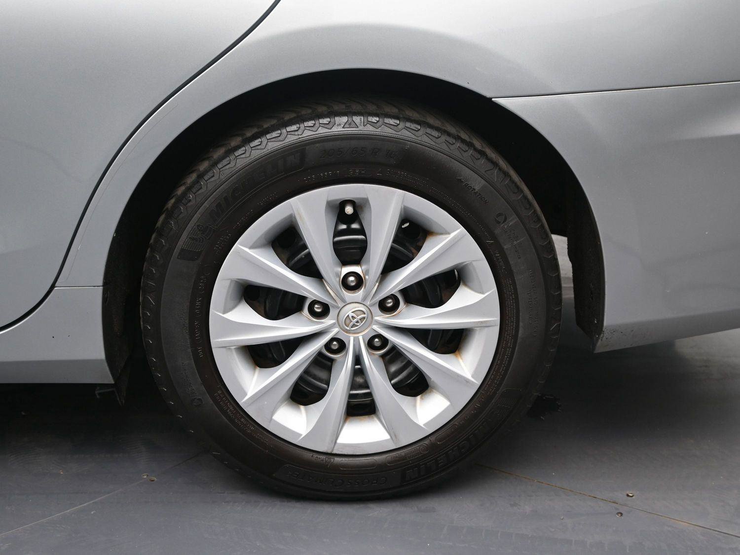 Used 2017 Toyota Camry LE FWD image 11
